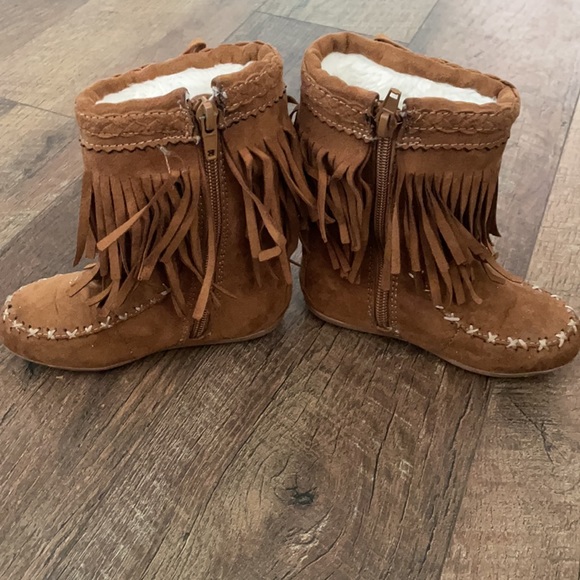 Baby girl boots, size 7 - Picture 6 of 7